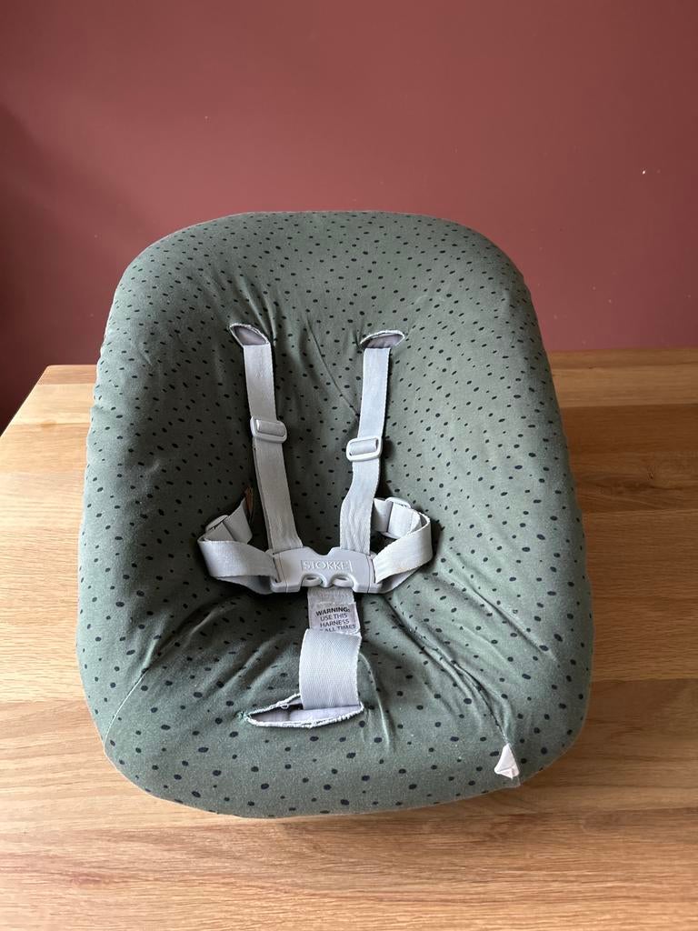 Stokke Tripp Trapp Newborn Set met groene hoes, Kinderen en Baby's, Kinderstoelen, Gebruikt, Overige typen, Gordel(s), Ophalen