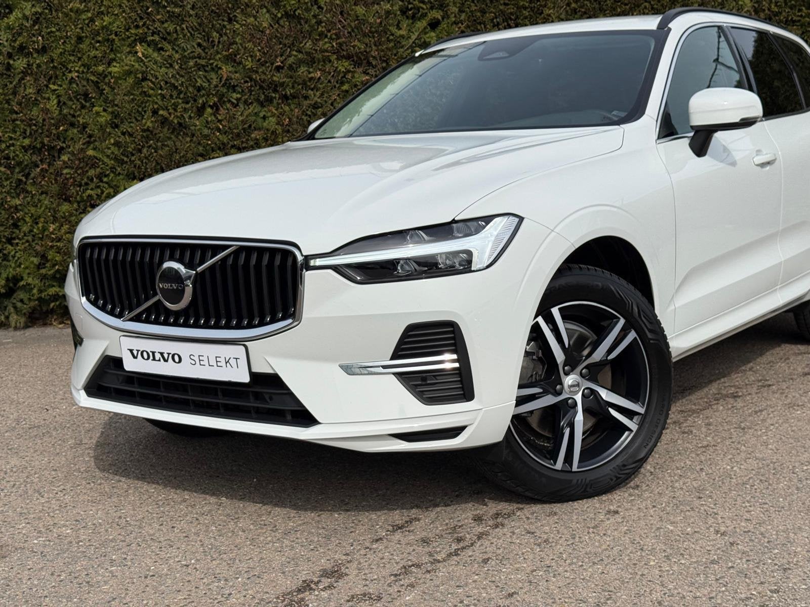 Volvo XC60 B4 Momentum | Blis | Keyless | Trekhaak | Elektri, 12 maanden, Stof, Gebruikt, Euro 6