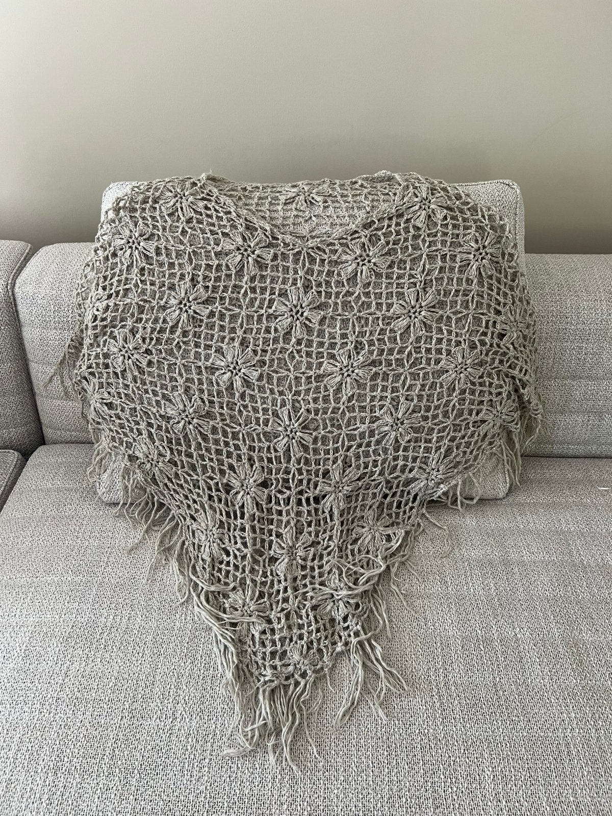 Poncho van 100% alpaca wol sjaal/omslagdoek, Ophalen of Verzenden, Zo goed als nieuw, Maat 46/48 (XL) of groter, Sjaal