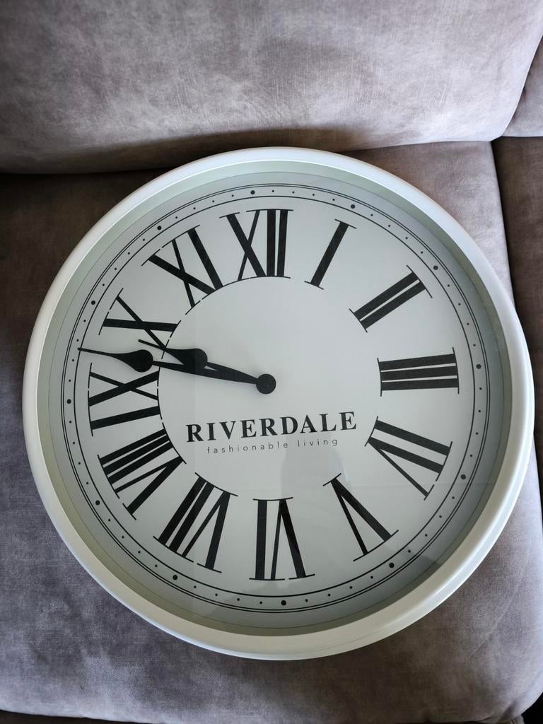 Riverdale Wandklok - Stijlvolle Klok met Romeinse Cijfers, Ophalen