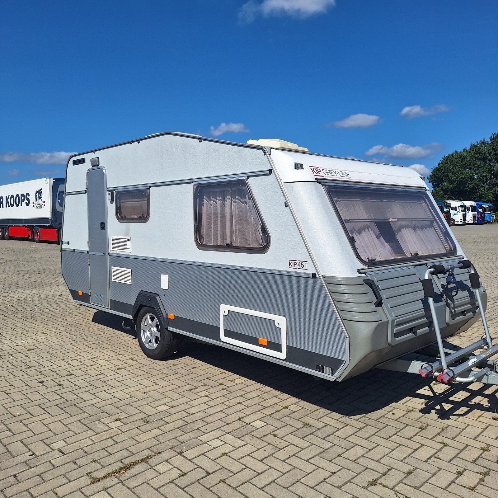 Kip Grey-Line 45T, Voortent, Stapelbed, Airco, Fietsendrager, Caravans en Kamperen, Rondzit, Kip, Bedrijf, 750 - 1000 kg