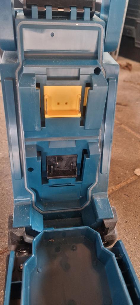 Makita DMR116 Bouwradio - Robuust en Betrouwbaar, Ophalen of Verzenden, Gebruikt, Bouwradio