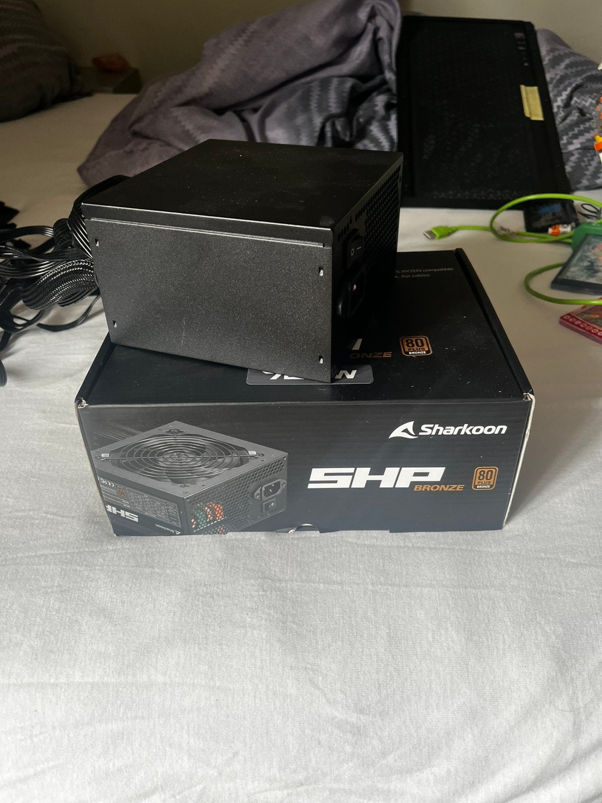 Sharkoon 700w voeding, Ophalen of Verzenden, Zo goed als nieuw