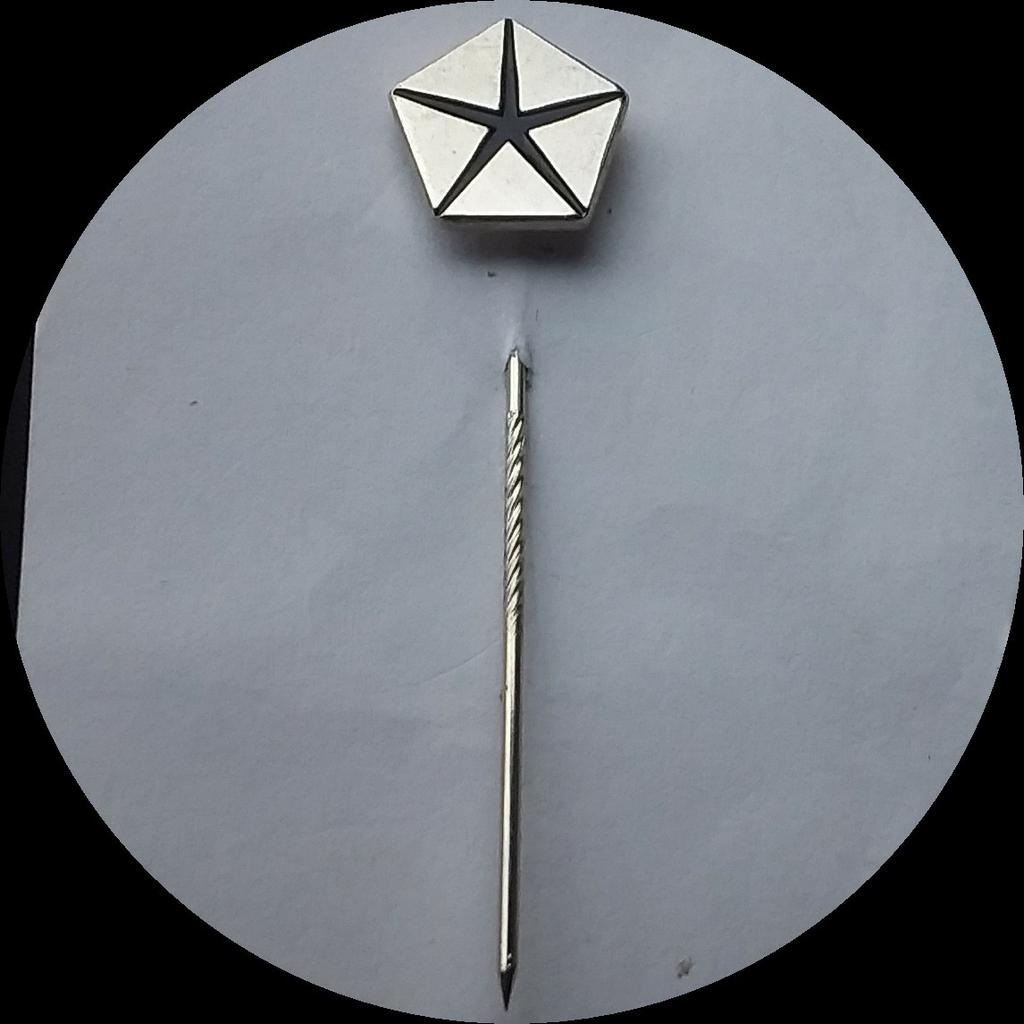 CHRYSLER logo speldje., Ophalen of Verzenden, Zo goed als nieuw, Transport, Speldje of Pin