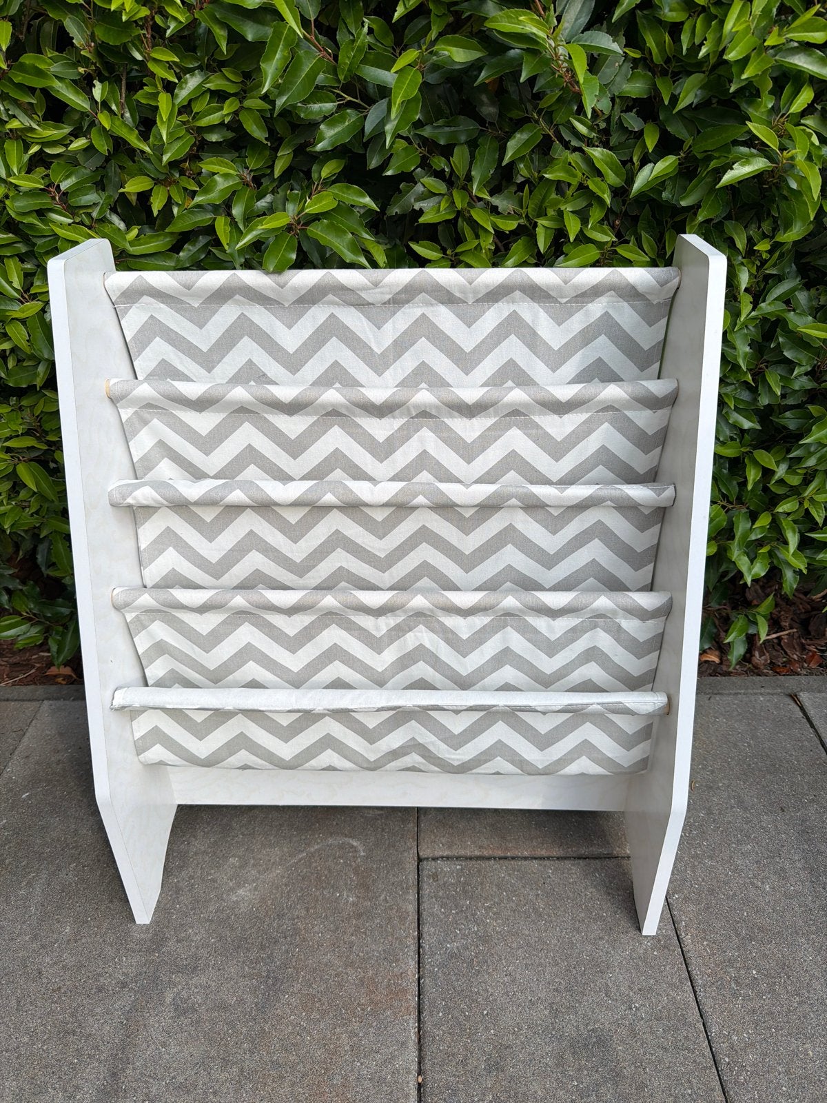 Boekenkastje voor kinderen - wit met zigzag patroon, Gebruikt, Minder dan 50 cm, Ophalen, Minder dan 90 cm