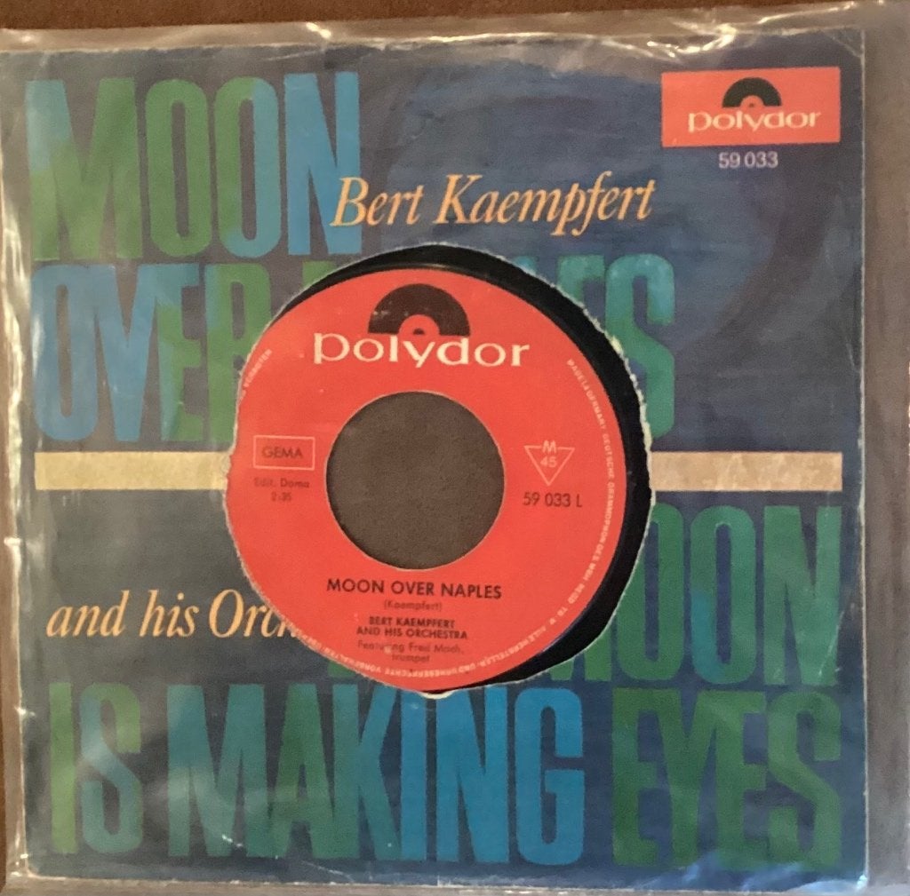 Bert Kaempfert - Moon over Naples, Cd's en Dvd's, Gebruikt, 7 inch, Single, Ophalen of Verzenden