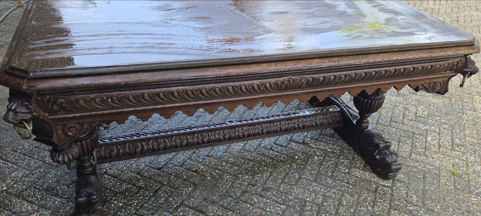 Antieke eikenhouten mechelse  tafel met rijk houtsnijwerk, Ophalen