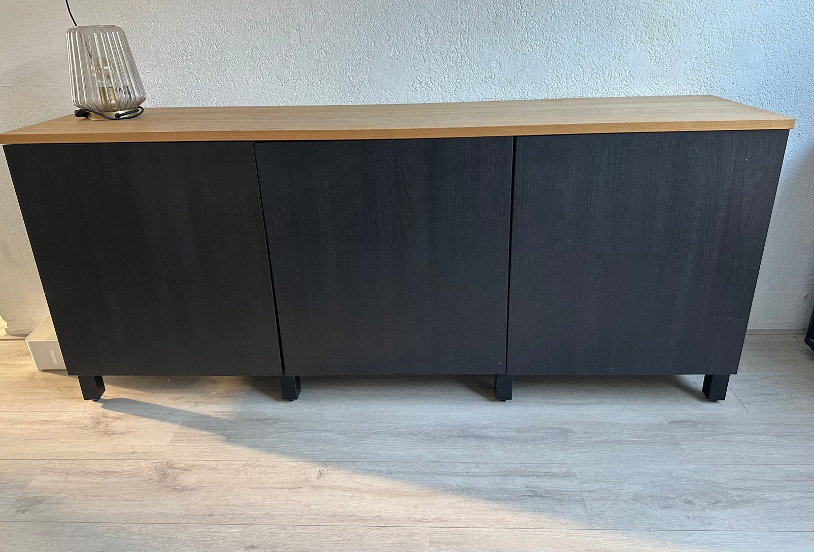 Zwarte kast Besta IKEA, houten blad + bijpassende wandkast, Ophalen, 150 tot 200 cm, Zo goed als nieuw, 25 tot 50 cm
