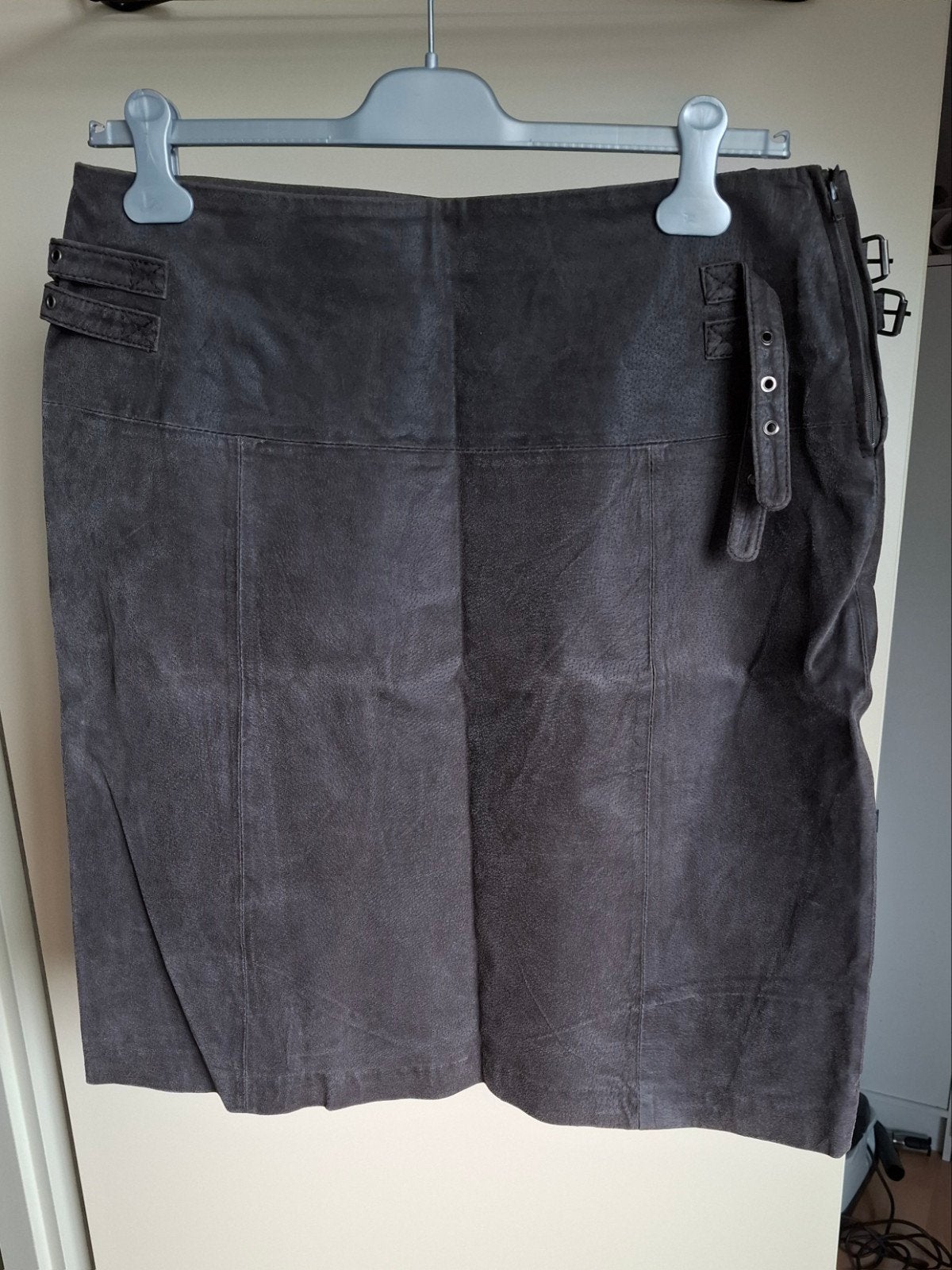 SOHO NEW YORK - SUÈDE ROK - MAAT 44 ✅, Kleding | Dames, Rokken, Bruin, Maat 42/44 (L), Ophalen of Verzenden, Knielengte