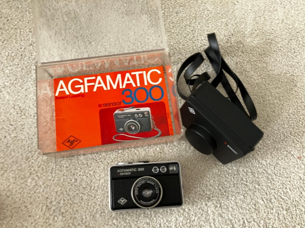 Vintage Agfamatic 300 Sensor Camera – Inclusief Doos en Tas!, Ophalen of Verzenden, Gebruikt, Compact, Overige Merken