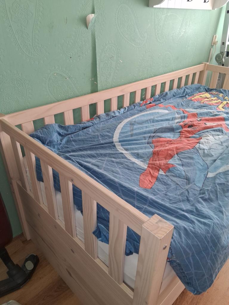 Kajuitbed van beter bed. 1 pers. 2 jaar oude  Zsm ophalen, Huis en Inrichting, Slaapkamer | Bedden, Gebruikt, 90 cm, Eenpersoons