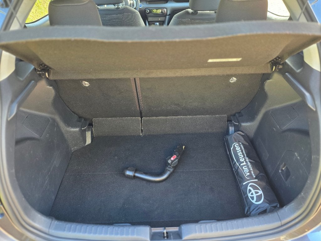 Foto 11 van Yaris Hybrid 2020 grijs Garantie Trekh, Android auto Keyless