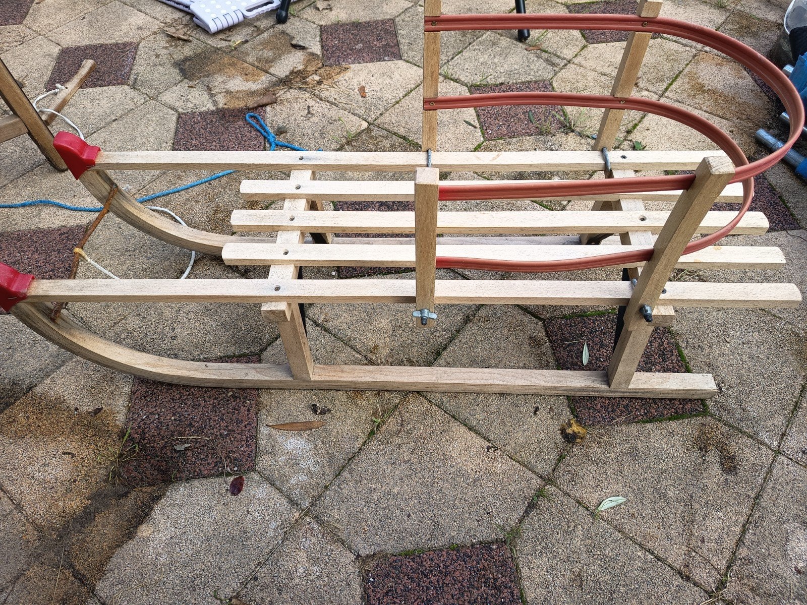 Houten slee met kunststof rugleuning, Kinderen en Baby's, Ophalen of Verzenden, Rugleuning, Gebruikt, Hout