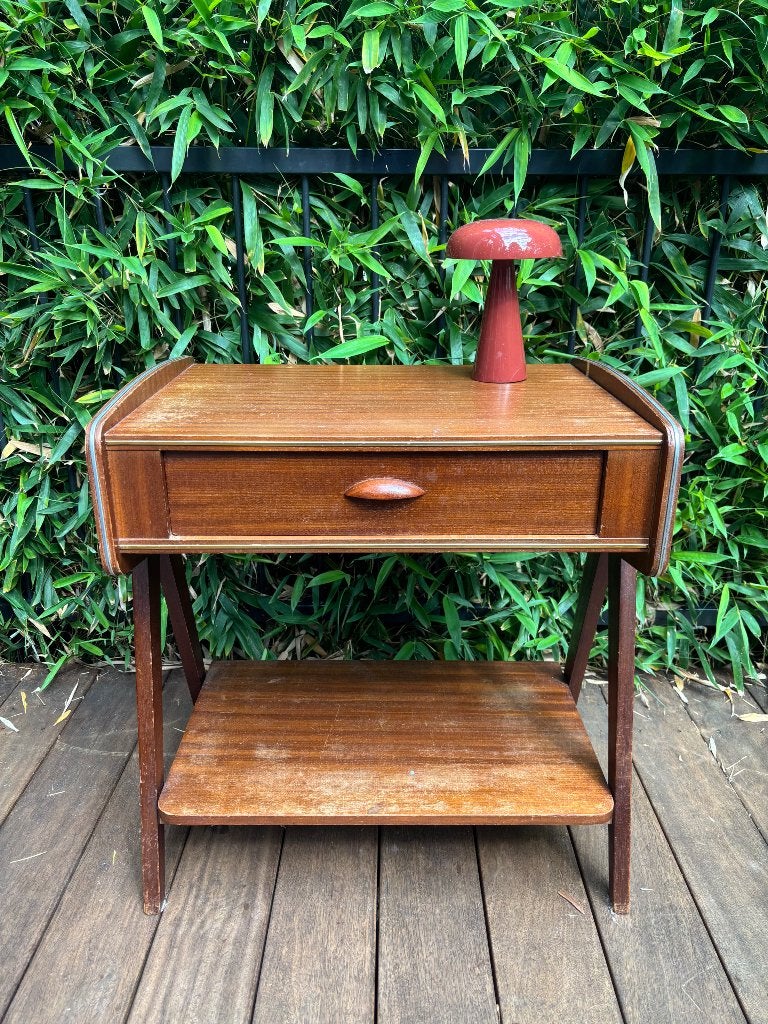 Vintage mid-century nachtkastje / bijzet tafel met lade, Huis en Inrichting, Ophalen, Gebruikt, Mid century, 55 tot 75 cm