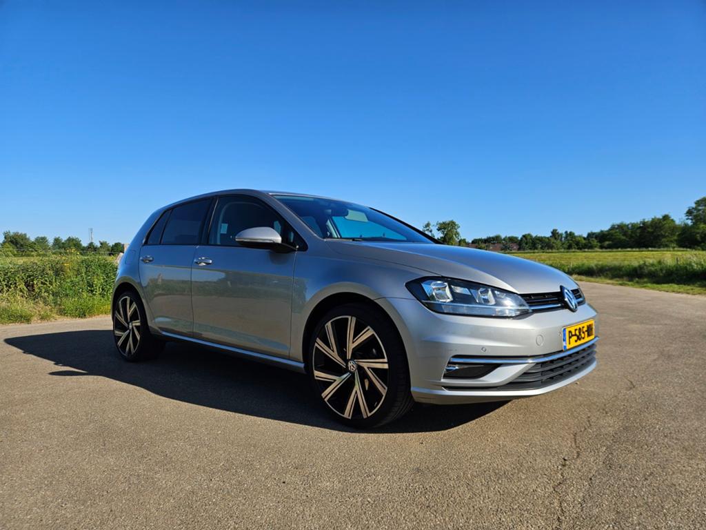 Volkswagen Golf 1.0 TSI 110pk 5D 2017, Handgeschakeld, 3 cilinders, 999 cc, 1300 kg