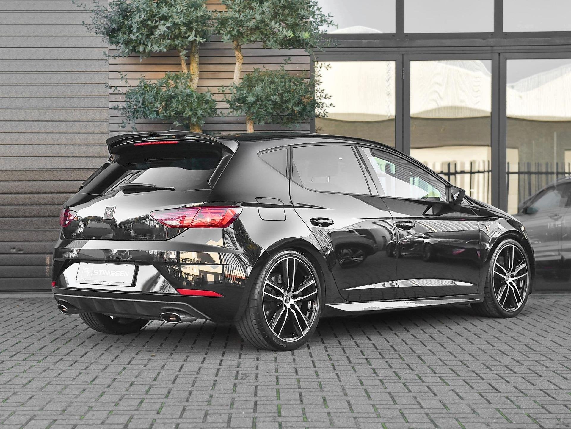 SEAT Leon 2.0 TSI CUPRA 300 Panoramadak ACC Alcantara Camera, 4 cilinders, 1984 cc, Leon, Zwart