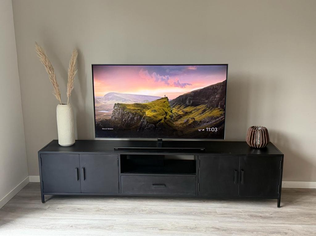 Tv meubel Zitmaxx Wonen TV Kast Kala - Zwart, 220cm breed, Huis en Inrichting, Kasten | Televisiemeubels, Ophalen, Zo goed als nieuw