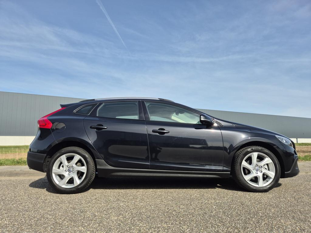 Volvo V40 Cross Country 1.6 T4 180 pk Momentum, NAP, Trekhaa, Voorwielaandrijving, Gebruikt, Zwart, 4 cilinders