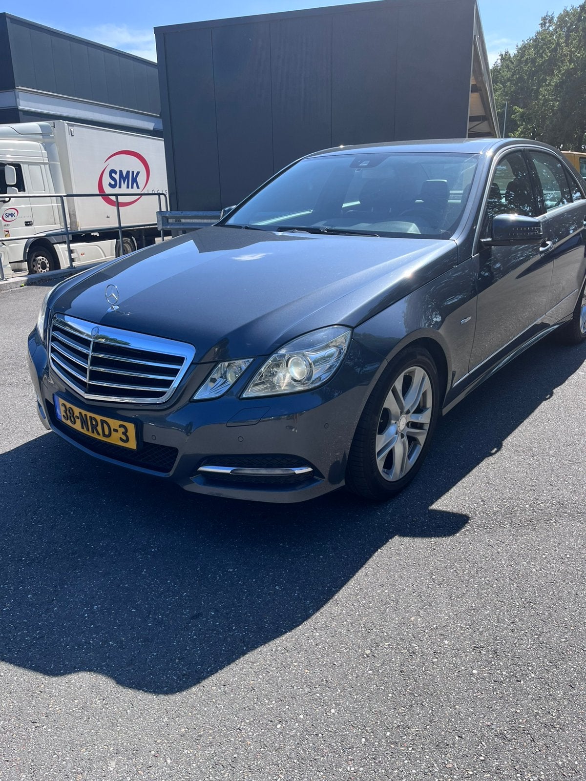 Mercedes-Benz E-Klasse 350 benzine ( youngtimer), Automaat, Achterwielaandrijving, Zwart, 2000 kg