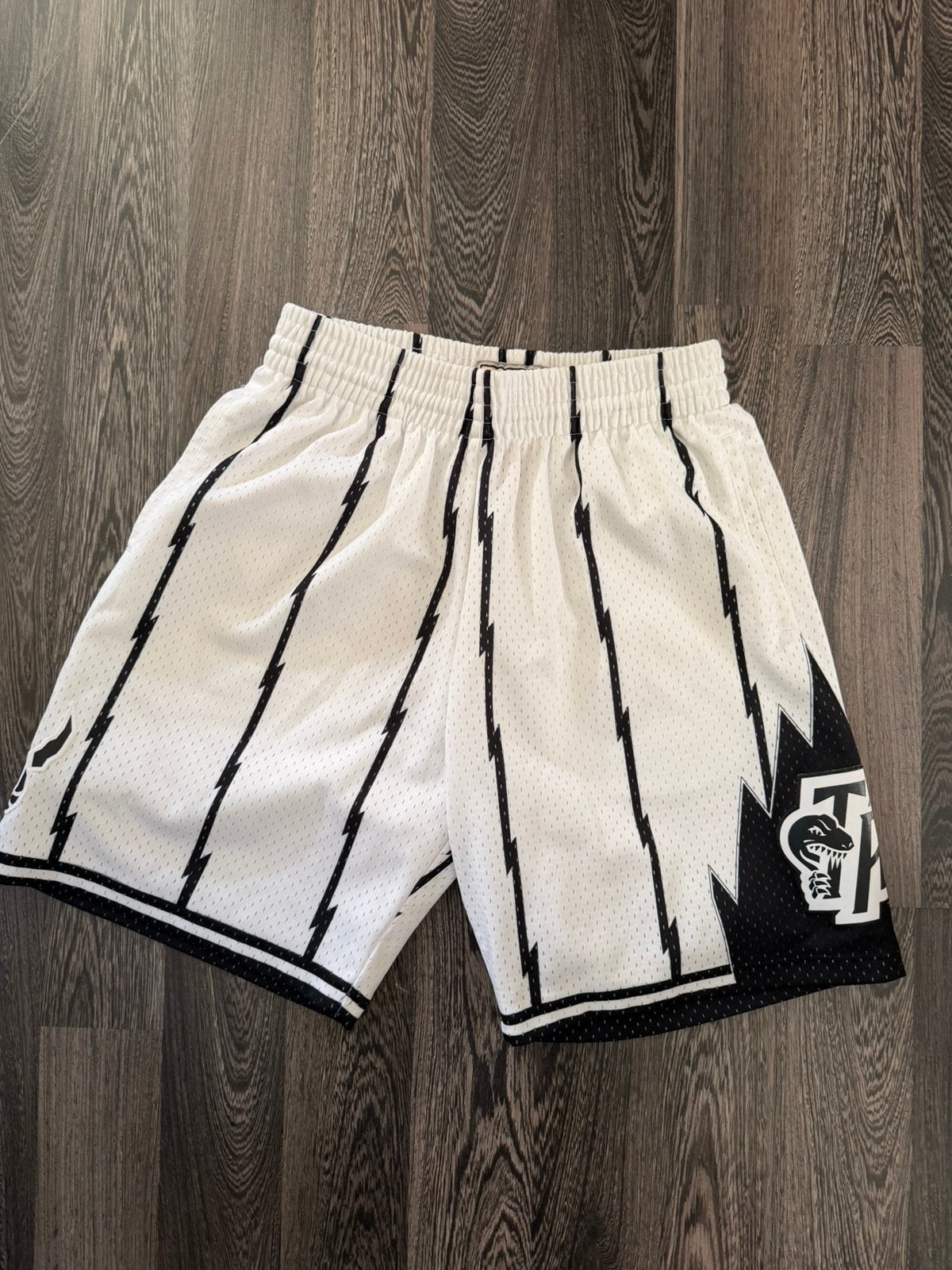 Mitchell & Ness Toronto Raptors Shorts M NBA, Wit, Overige typen, Nieuw, Verzenden