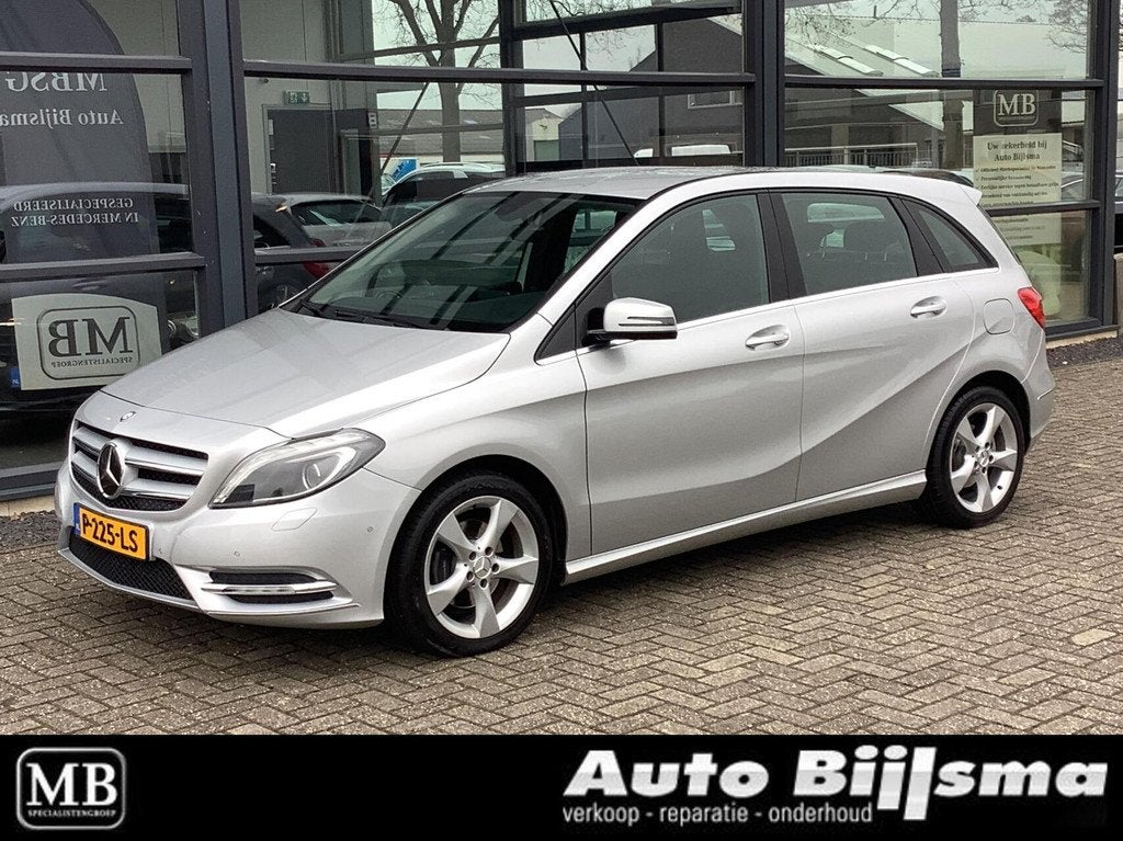 Mercedes B-klasse 180 Ambition automaat, achteruitrijcamera,, Auto's, Mercedes-Benz, Euro 5, 1325 kg, Gebruikt, 4 cilinders