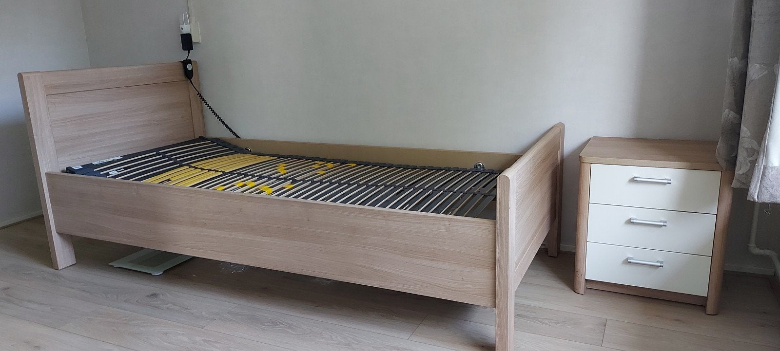 senioren bed 90- 200 cm plus nachtkastje, Ophalen, Gebruikt, 90 cm, Eenpersoons