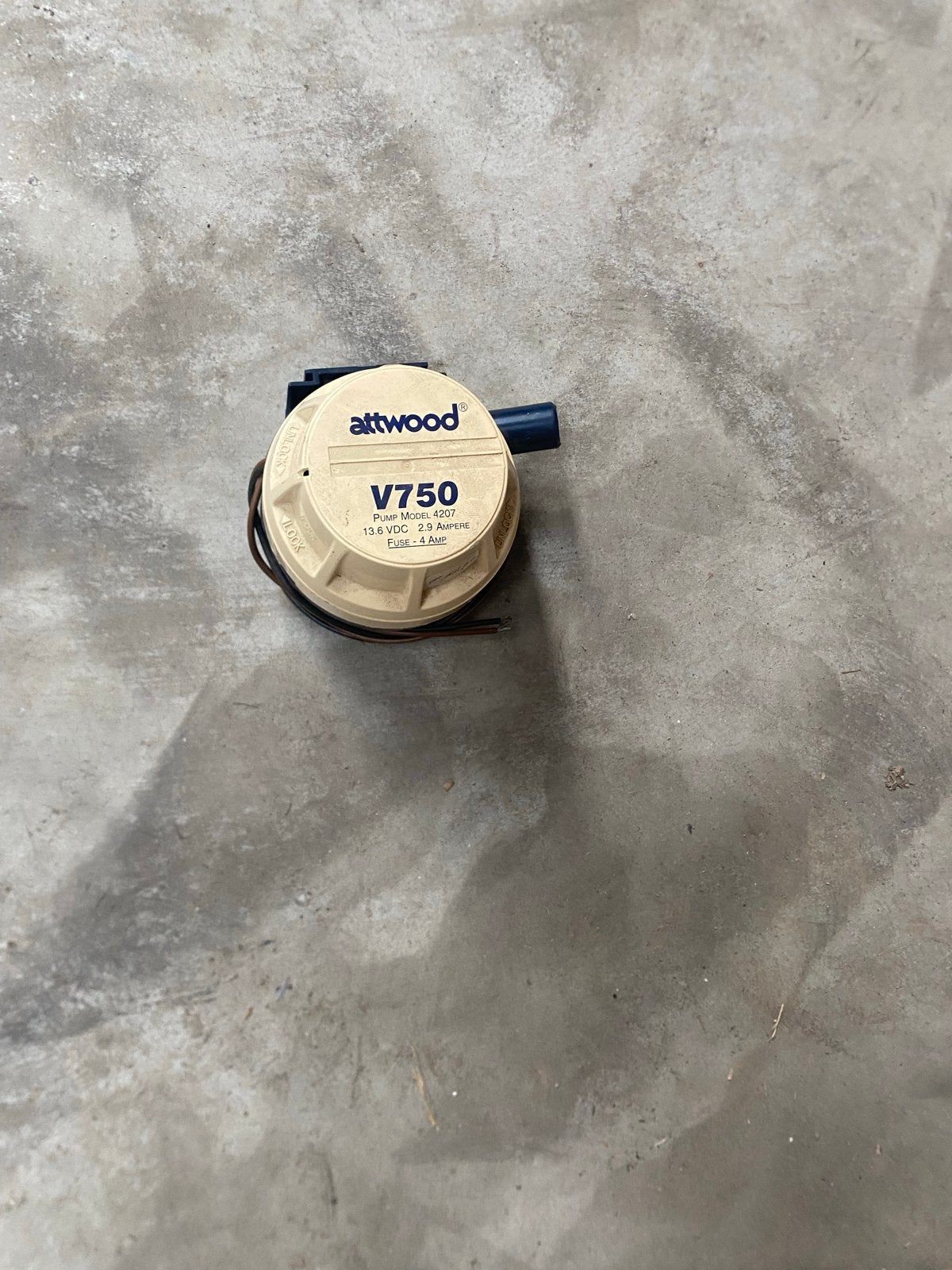 Attwood V750 Bilgepomp - Betrouwbare Waterafvoer, Ophalen, Gebruikt, Motor en Techniek