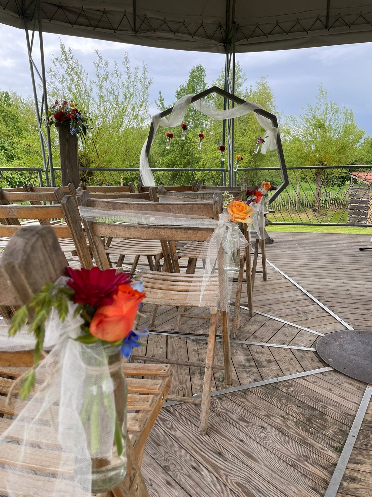 Retro trouwstoelen / wedding chairs te huur, Ophalen, Bruin, Vijf, Zes of meer stoelen