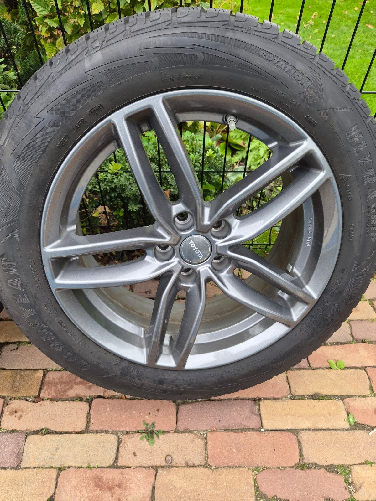 19 inch  Rav4 winterbanden Goodyear UltraGrip Performance, Gebruikt, Banden en Velgen, Winterbanden, 235 mm