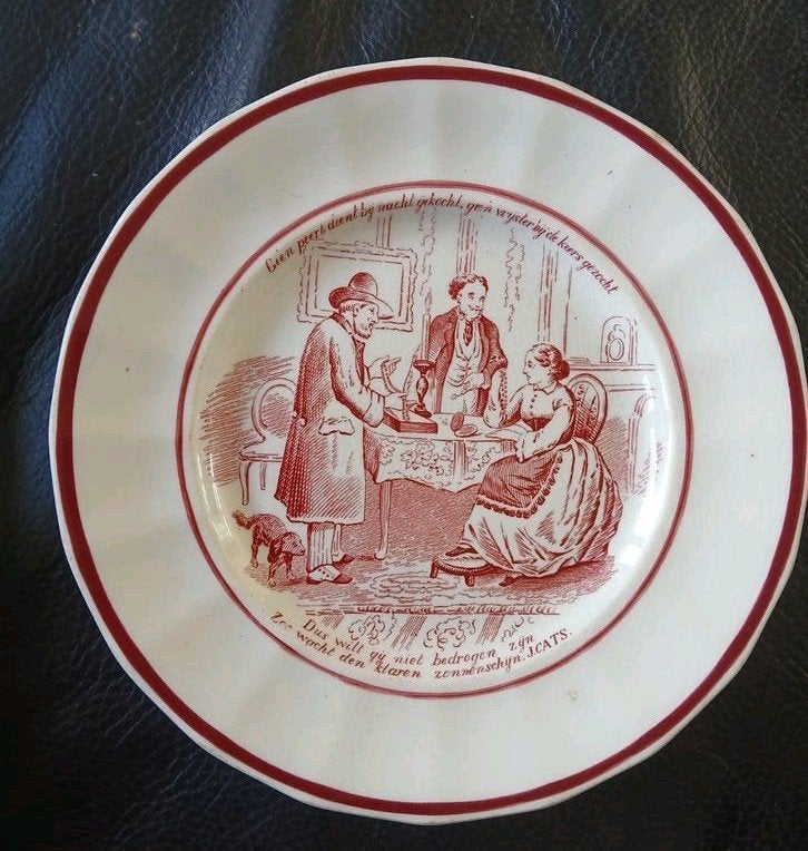 een antiek bord, Maastrichtse fabrikant Petrus Regout, Ophalen of Verzenden