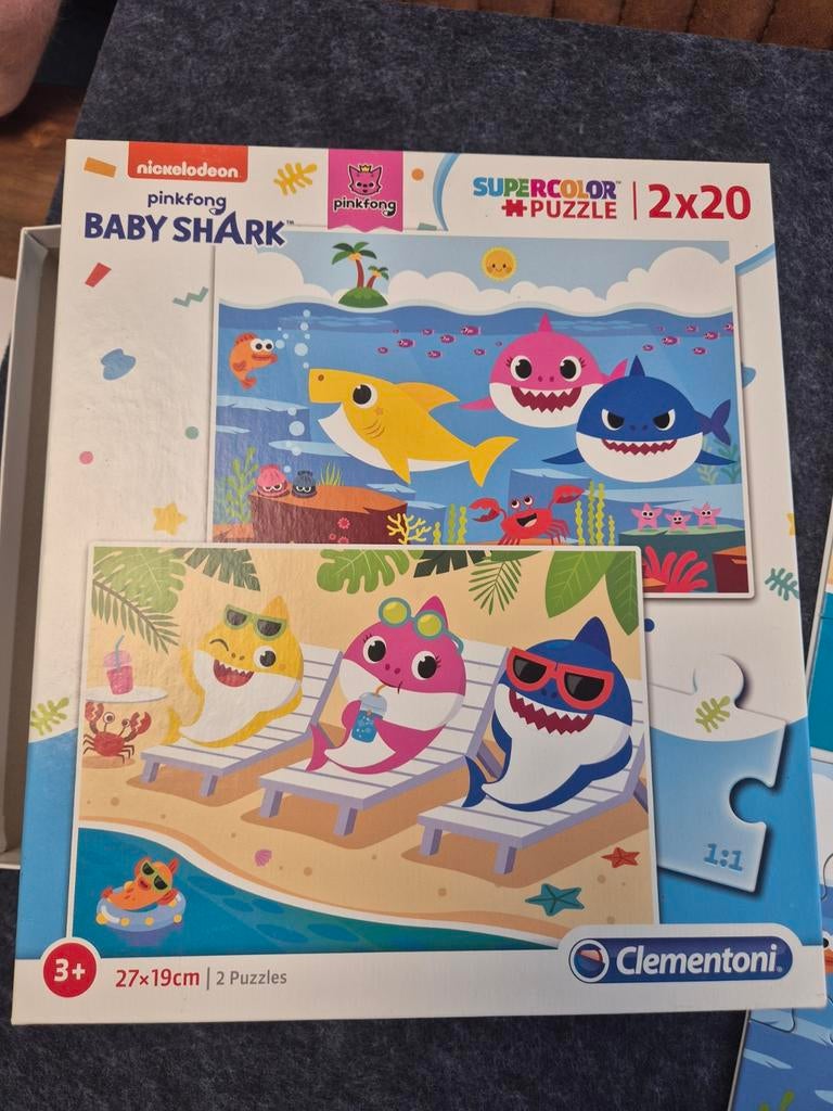 Baby Shark puzzels 2x20 stukjes, Ophalen of Verzenden, 10 tot 50 stukjes