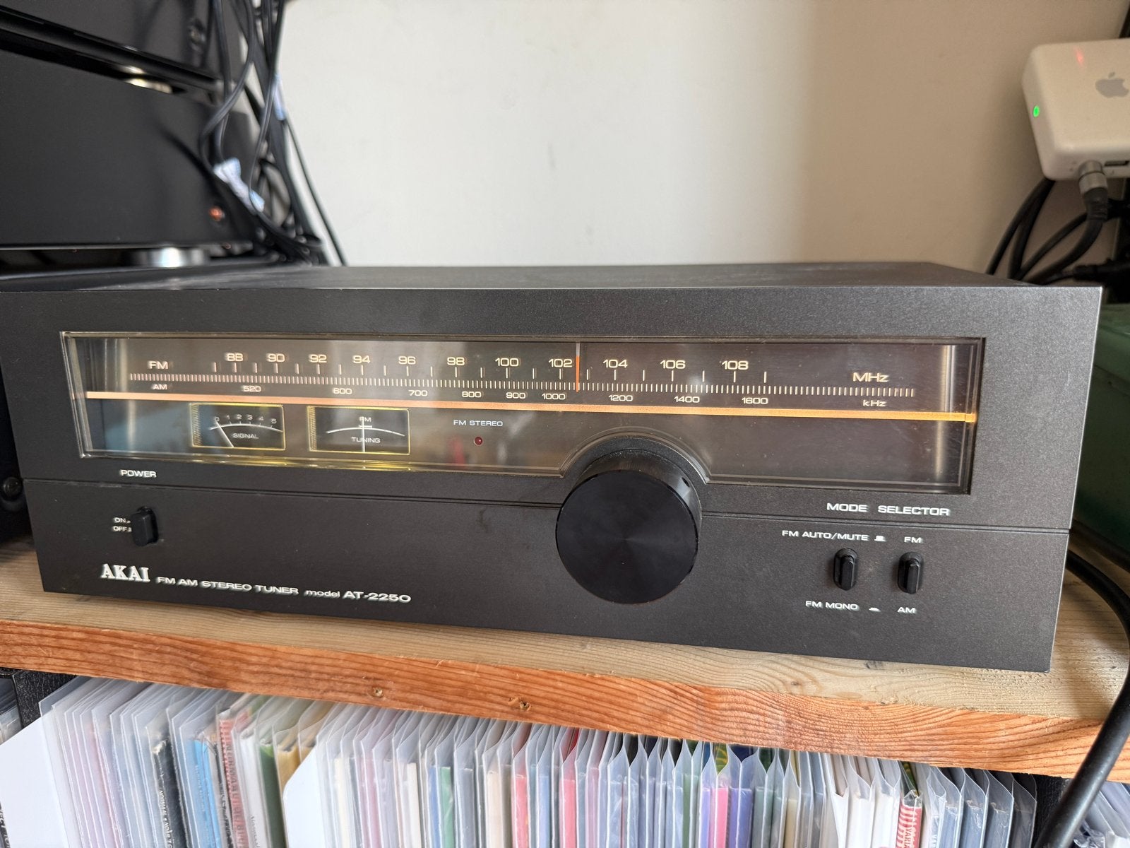 Akai AT-2250 FM/AM Stereo Tuner - Vintage Audio, Ophalen, Gebruikt, Analoog