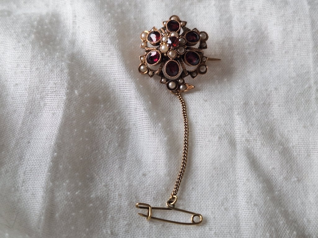Zeeuwse knoop broche met stenen, Ophalen, Overige materialen, Broche, Verguld