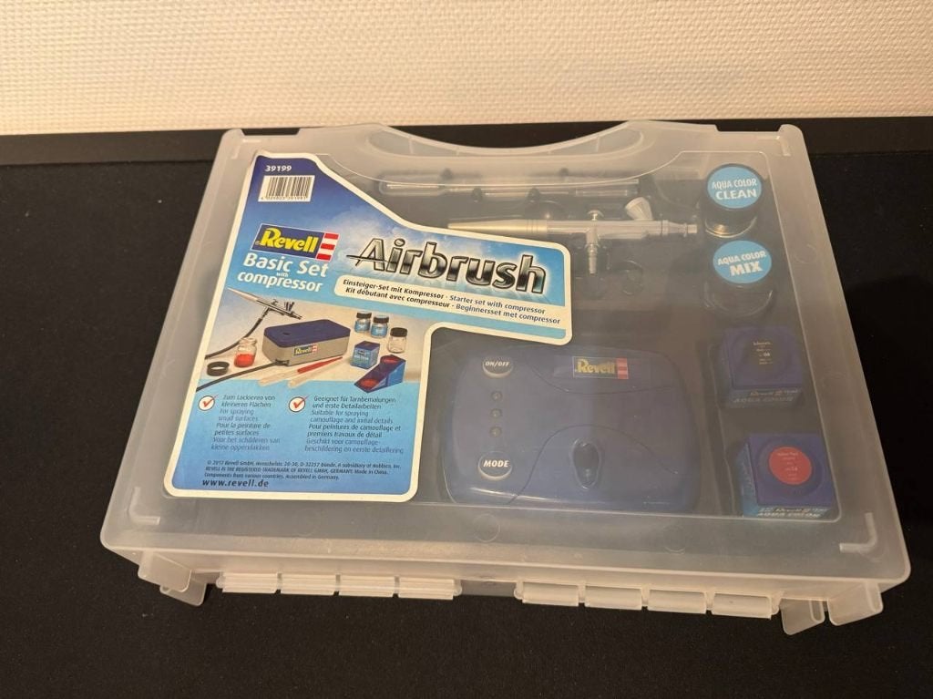 Revell 39199 Airbrush Set + 39085 Work Station, 1:72 tot 1:144, Revell, Nieuw, Ophalen of Verzenden