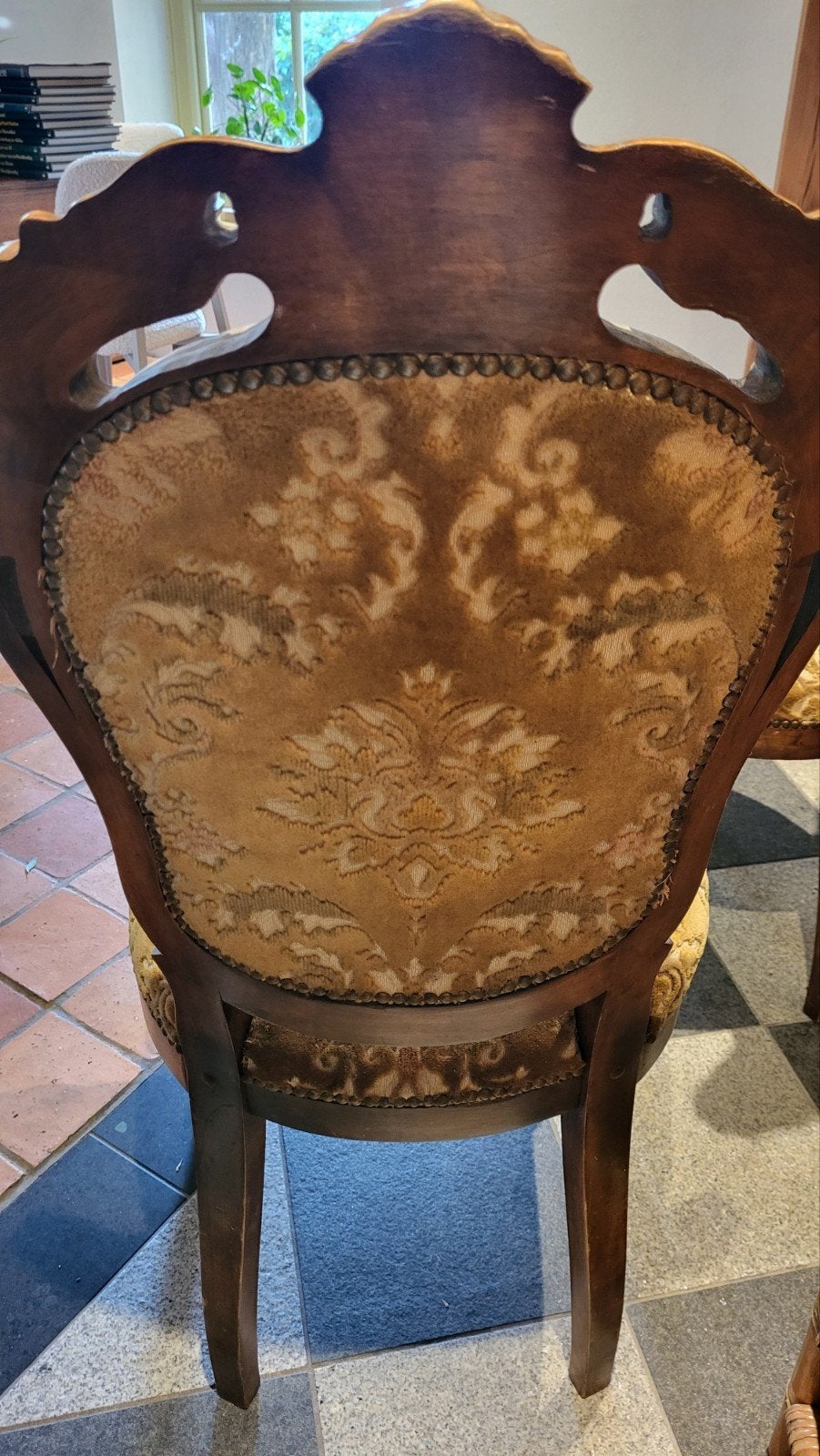 4 antieke stoelen met houtsnijwerk en stoffen bekleding, Antiek en Kunst, Ophalen