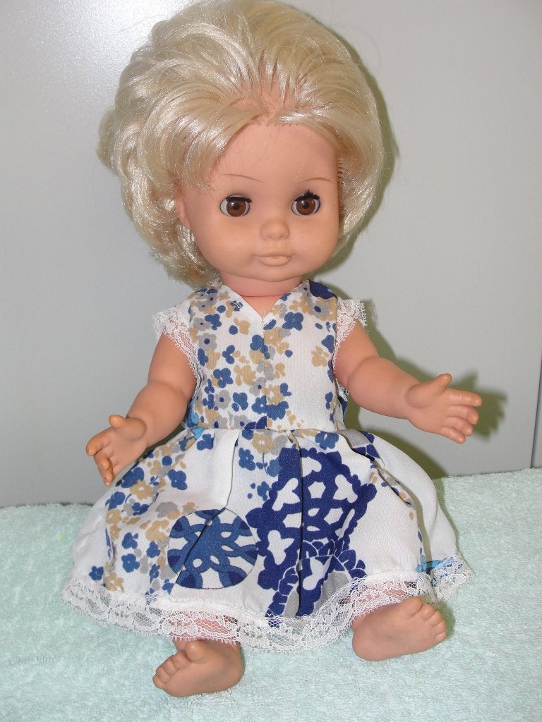 OPRUIMING: mooi kleuter popje uit de jaren ca. 1970 NR 1977, Verzamelen, Ophalen of Verzenden, Zo goed als nieuw, Pop
