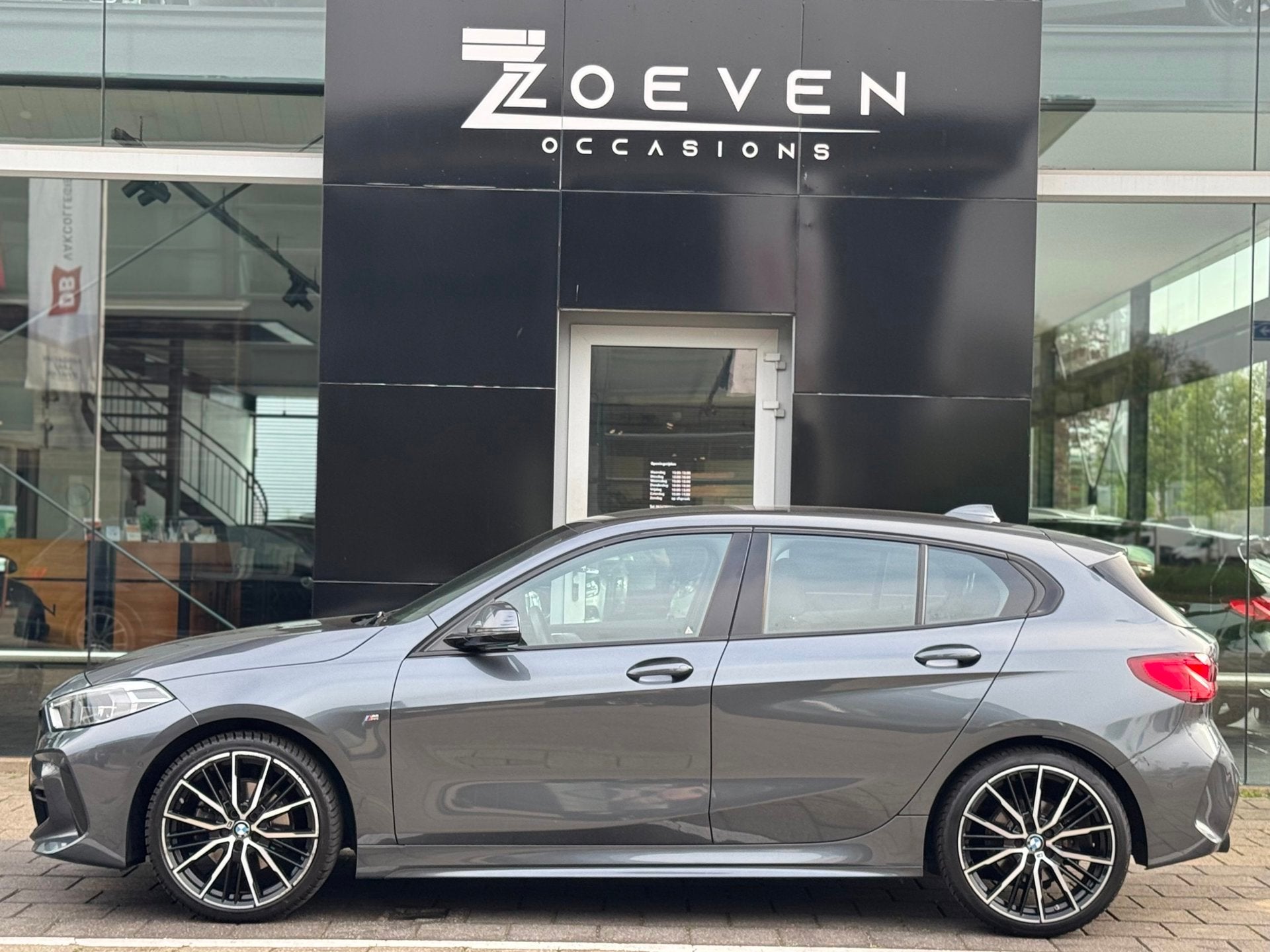 BMW 1-serie 118i Business Edition M-Pakket BTW Auto, Auto's, BMW, Gebruikt, Origineel Nederlands, Bedrijf, 3 cilinders