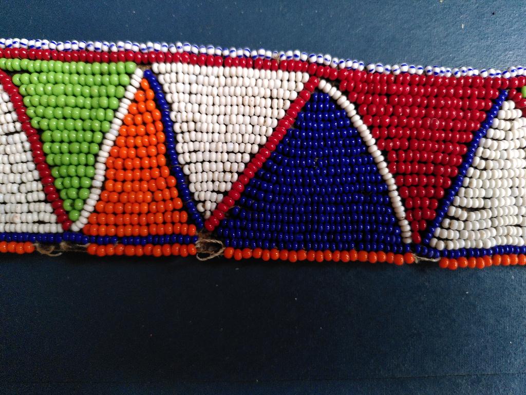 Masai riem van leer versierd met prachtig kraalpatroon, Ophalen of Verzenden