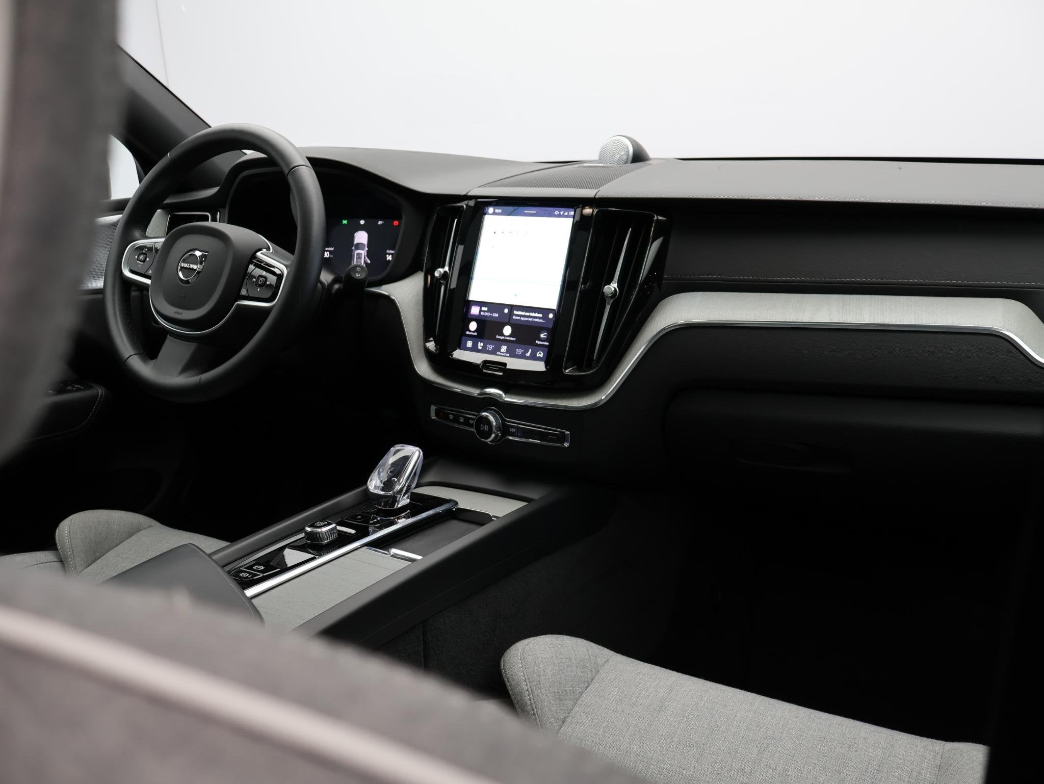 Volvo XC60 T8 AWD Plug-in hybrid Ultra Dark / Luchtvering /, Auto's, Verwarmde buitenspiegels, Stof, Gebruikt, 4 cilinders