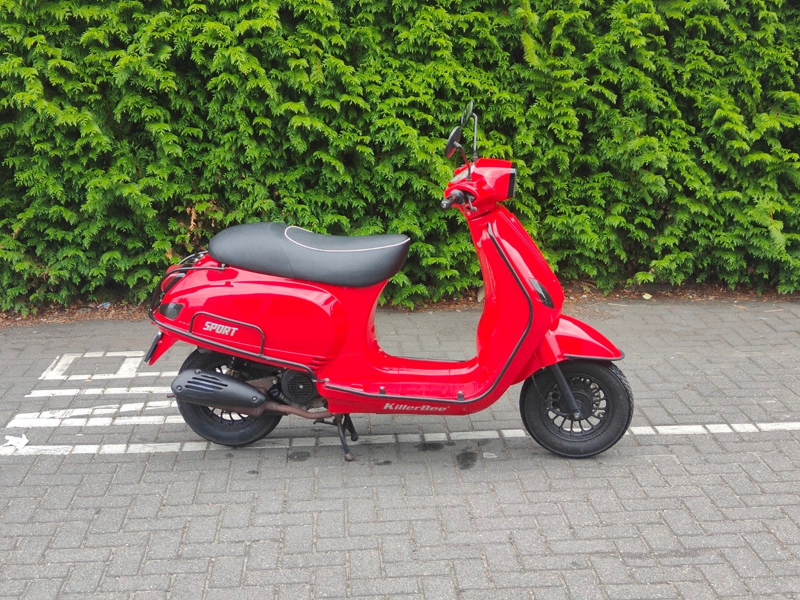 Rode Killerbee Sport Scooter, Fietsen en Brommers, Snorfietsen en Snorscooters, Zo goed als nieuw, Benzine, Ophalen, Overige merken