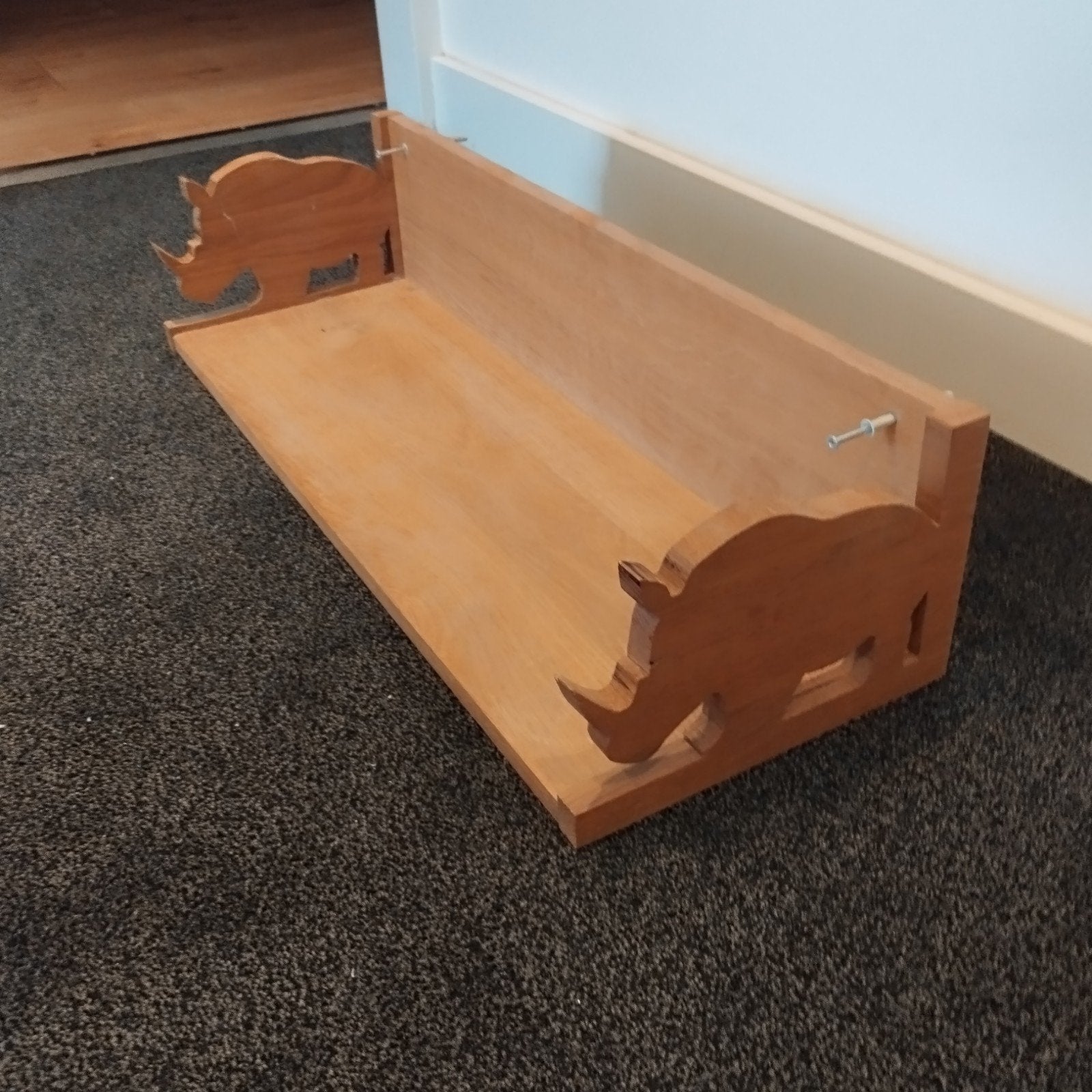 Houten boekenplankjes met neushoorn design (2 stuks), Ophalen, 25 tot 50 cm, Minder dan 100 cm