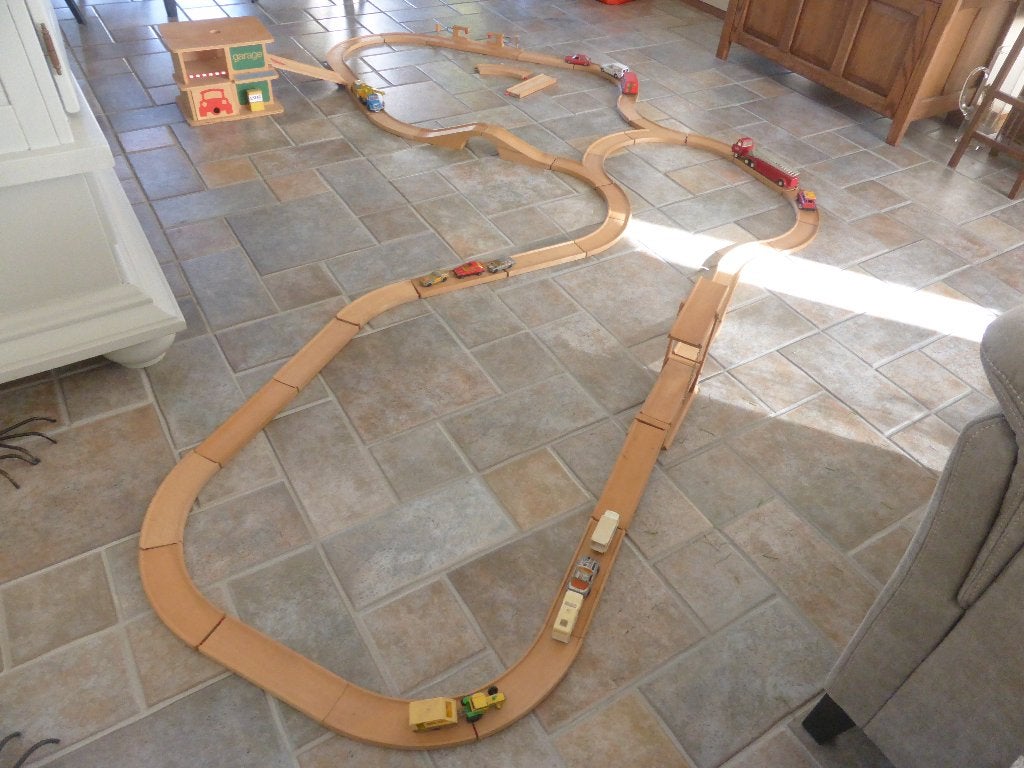 houten autobaan met garage, Ophalen of Verzenden, Gebruikt, Rij- of Hobbelspeelgoed