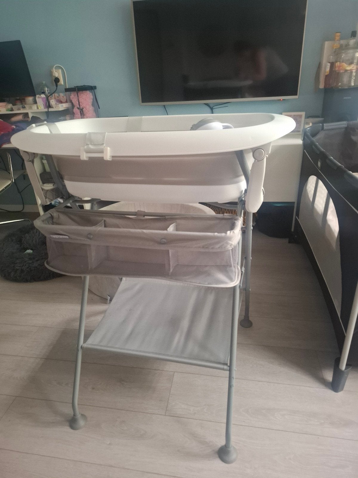 Twistshake opvouwbaar babybadje met standaard en badkussen, Kinderen en Baby's, Badjes en Verzorging, Zo goed als nieuw, Badje