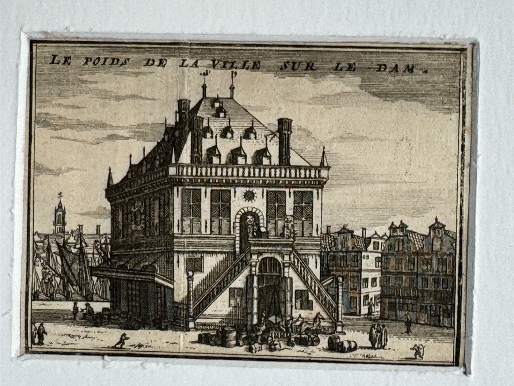 1711 -Amsterdam - De waag - 300+ jaar oud P0852-02, Antiek en Kunst, Kunst | Etsen en Gravures, Ophalen of Verzenden, Ets, 1700 - 1799
