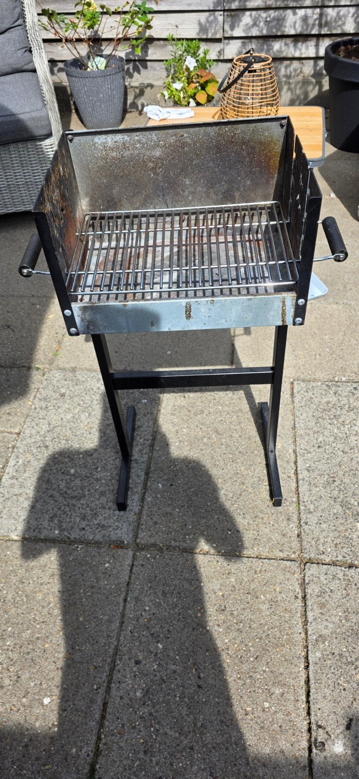Barbecue met winterhoes, Ophalen