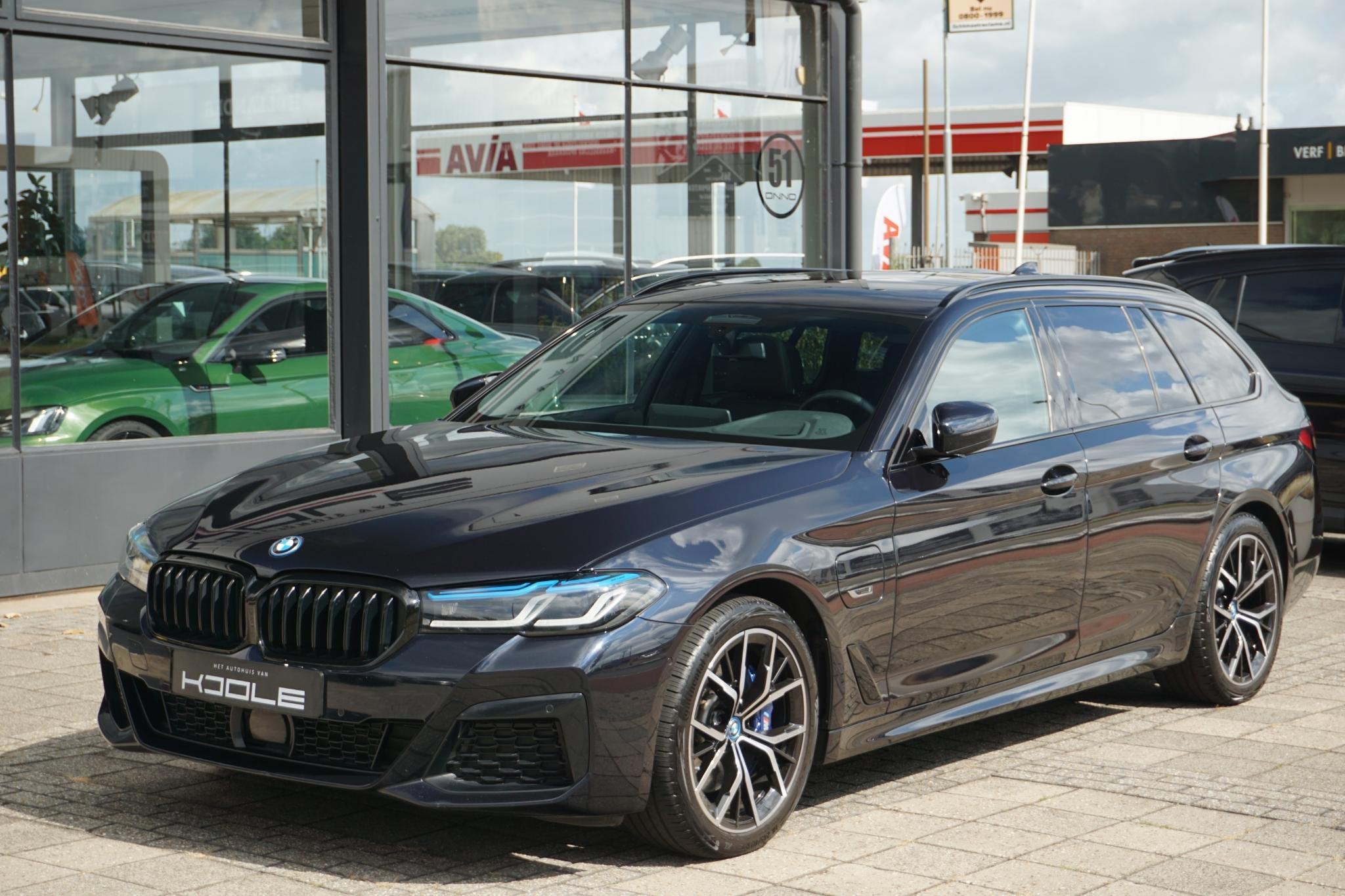 BMW 5-serie Touring 530e High Executive | M pakket | PANO |, Auto's, Achterwielaandrijving, Gebruikt, 4 cilinders, Met garantie (alle)