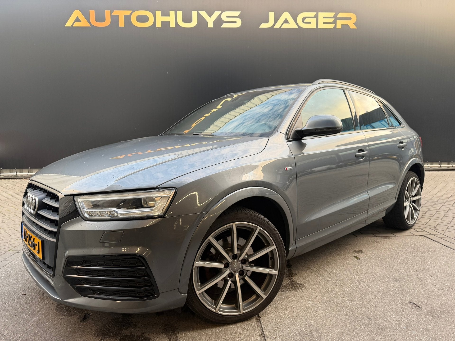 Audi Q3 2.0 TFSI quattro Sport Pro Line S - Pano Carplay Key, Automaat, Gebruikt, 4 cilinders, Traction-control