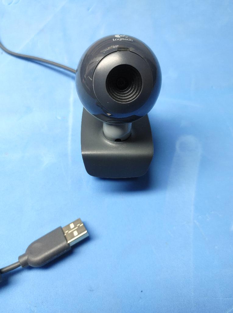 Logitech webcam voor laptop of pc in nieuwstaat, Ophalen of Verzenden, Zo goed als nieuw, Bedraad, Logitech
