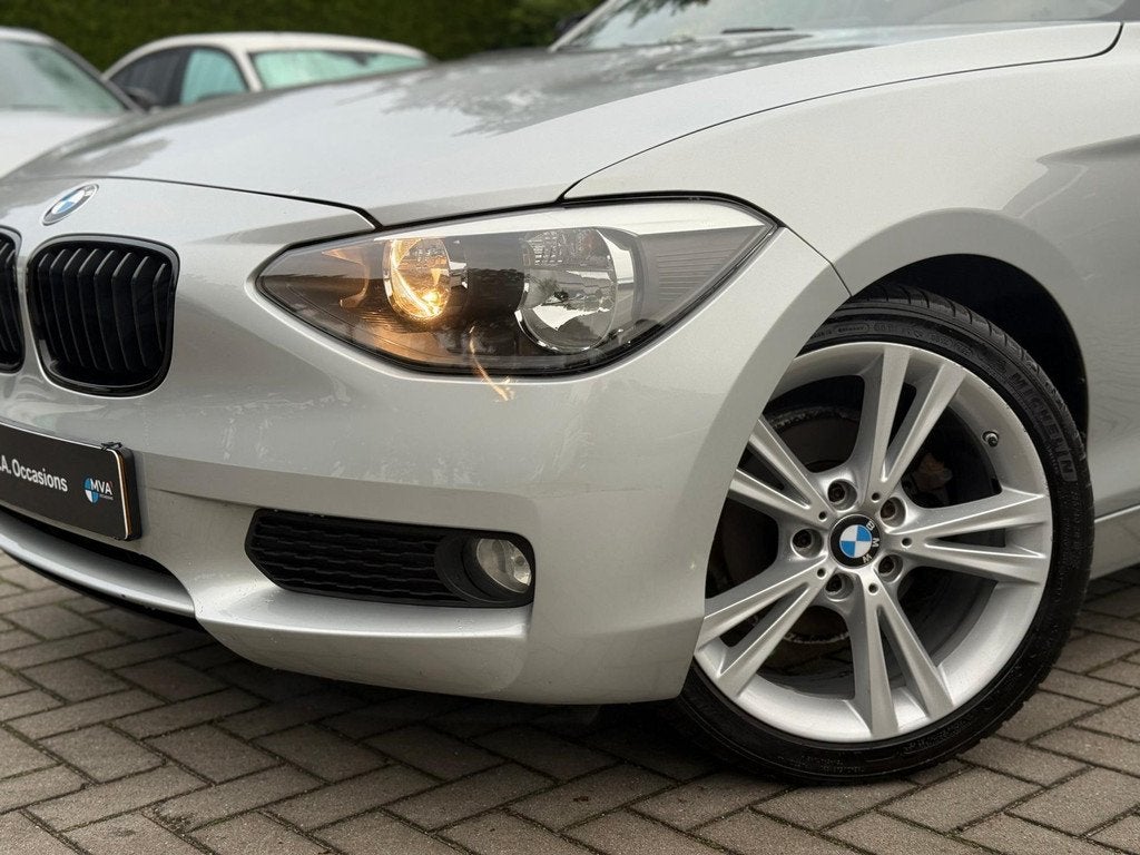 BMW 1-serie 116i Business+|Nieuwe Ketting + Klepseals|Naviga, Auto's, 1-Serie, Euro 5, Gebruikt, Zwart