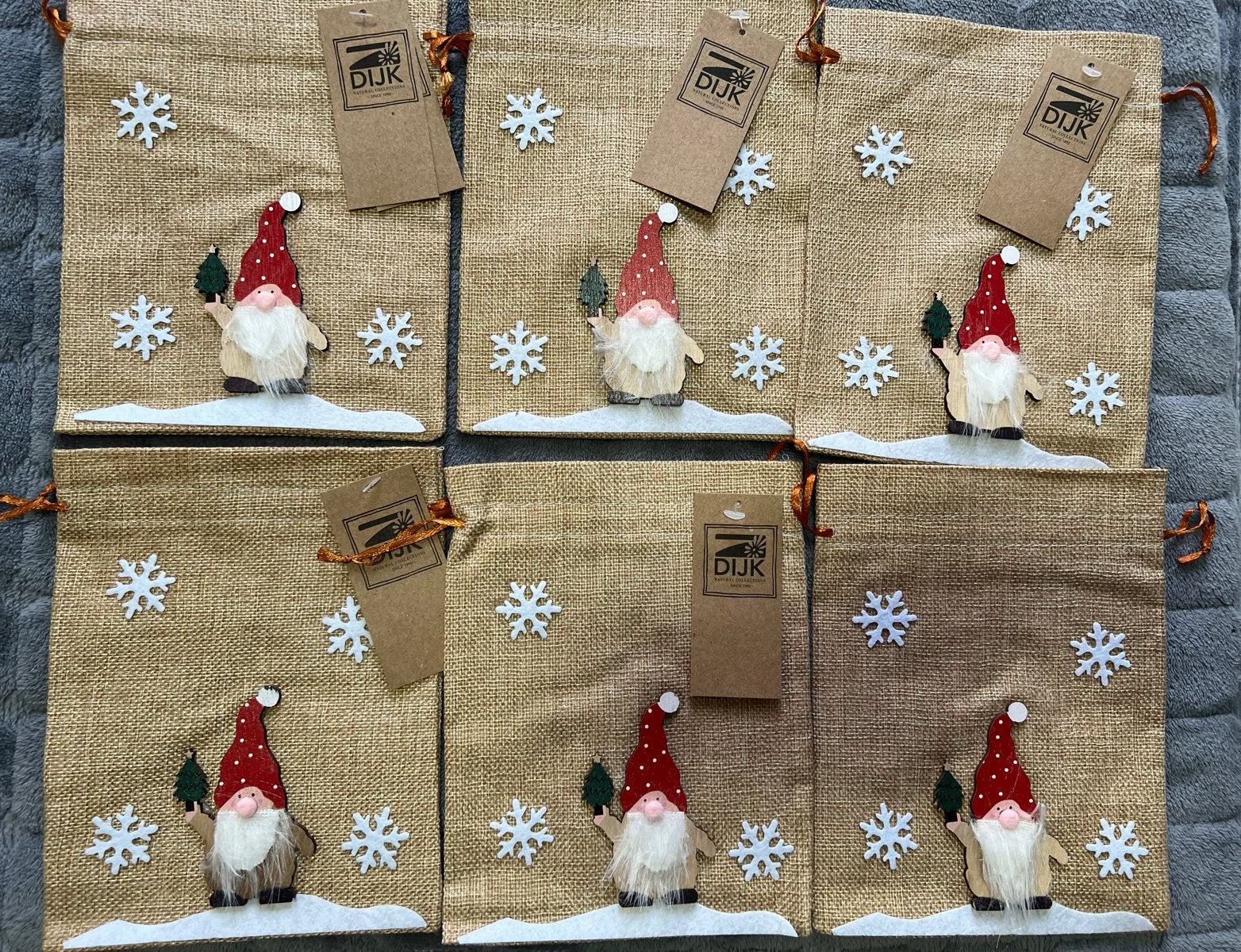 NIEUW, set van 6 jute cadeau zakjes met houten gnoom, Ophalen of Verzenden, Nieuw